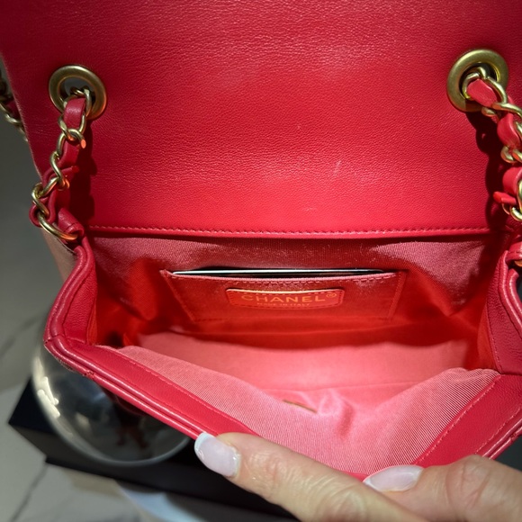 Chanel Brand New Red & Gold Handbag With Authentication Card and Shoulder Strap - Picture 8 of 8
